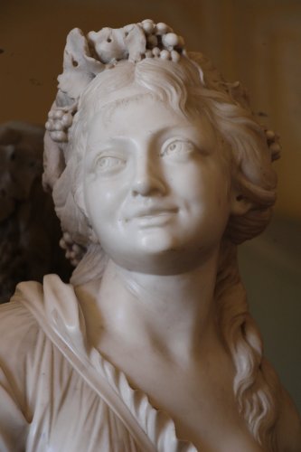 Buste de nymphe en marbre XVIIIe siècle - Didascalies