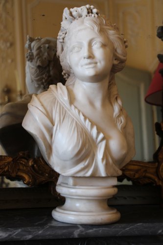 XVIIIe siècle - Buste de nymphe en marbre XVIIIe siècle