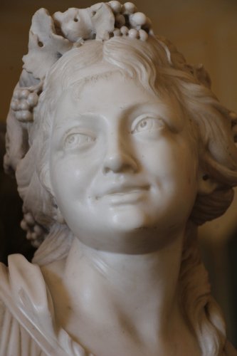 Buste de nymphe en marbre XVIIIe siècle - Louis XVI