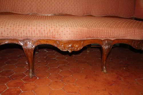 Early 18th century walnut sofa - Seating Style French Regence