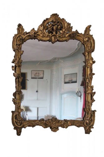 Miroir en bois doré époque Louis XV, XVIIIe siècle