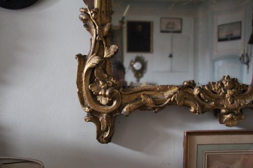 Miroir en bois doré époque Louis XV, XVIIIe siècle - Miroirs, Trumeaux Style Louis XV