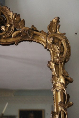 XVIIIe siècle - Miroir en bois doré époque Louis XV, XVIIIe siècle