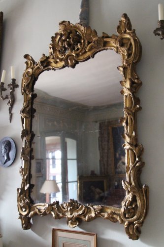 Antiquités - Miroir en bois doré époque Louis XV, XVIIIe siècle
