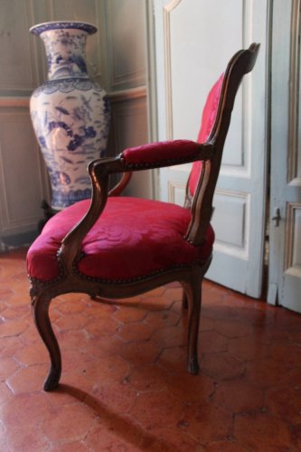 Fauteuil en bois naturel époque Louis XV - Louis XV