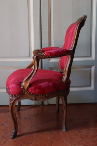 Antiquités - Fauteuil en bois naturel époque Louis XV