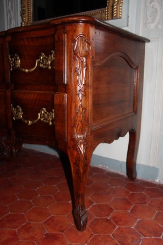 Commode en noyer par Pierre Hache, vers 1735 - Didascalies