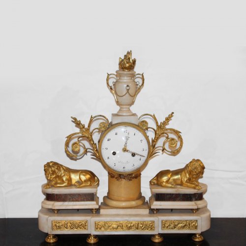 Horloge aux lions signée Grebertz à Paris, fin XVIIIe siècle