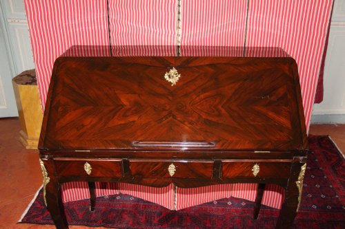 Bureau de pente en palissandre, estampillé MONDON - Mobilier Style Louis XV