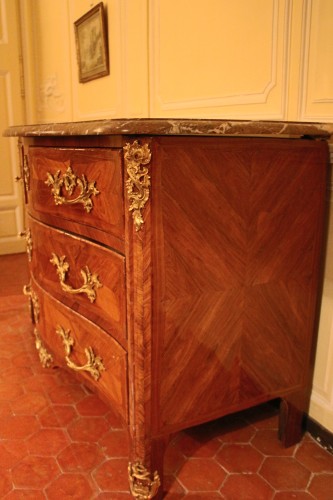 Commode Louis XV en bois de violette, estampillée Antoine CRIAERD - Louis XV