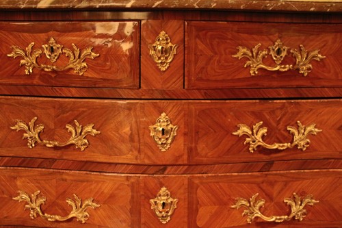 Louis XV - Commode Louis XV en bois de violette, estampillée Antoine CRIAERD