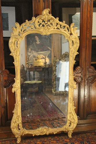 Miroir en bois doré, Provence XVIIIe siècle - Miroirs, Trumeaux Style Louis XV