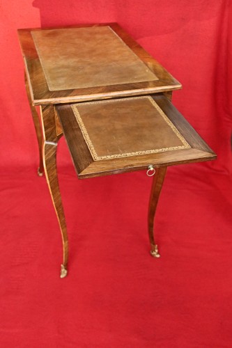 Table écritoire volante en bois de rose, époque Louis XV - Louis XV