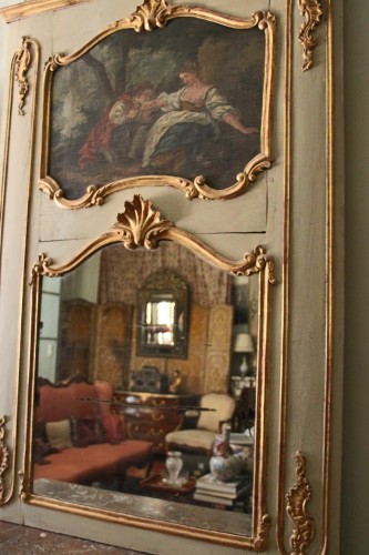 Trumeau laqué vert et doré, décoré d'une scène galante, époque Louis XV - Miroirs, Trumeaux Style Louis XV