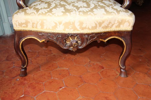 Sièges Fauteuil & Bergère - Paire de fauteuils à la reine, première moitié du XVIIIe siècle
