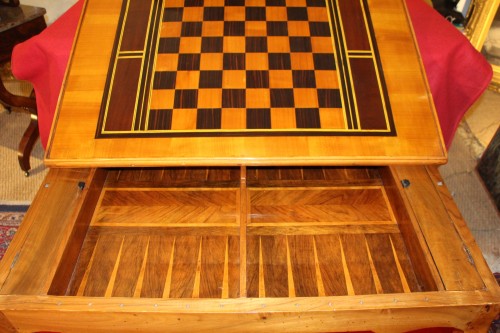 Mobilier Table à Jeux - Table tric-trac en bois de placage et noyer, époque Louis XV