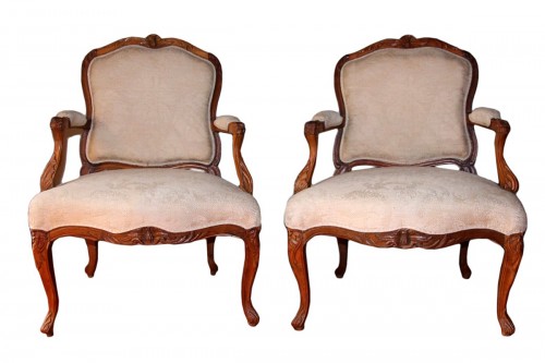 French Suite of four flat back fauteuils  " la Reine", eighteenth century