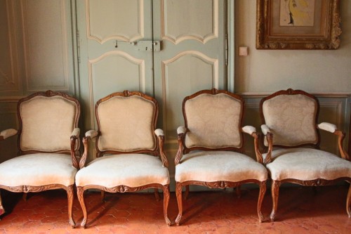 French Suite of four flat back fauteuils  &quot; la Reine&quot;, eighteenth century - Seating Style French Regence