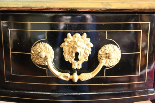 Bureau plat en placage d'ébène incrusté de laiton, vers 1700 - Régence