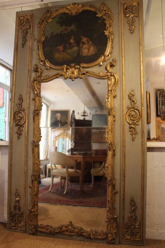 Trumeau de boiserie, richement sculpté de bois dorés, époque Louis XV - Didascalies