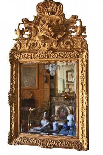 Miroir en bois doré, aux oiseaux et dauphins, vers 1720