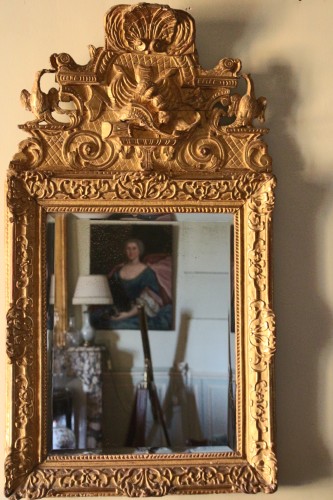 Miroir en bois doré, aux oiseaux et dauphins, vers 1720 - Louis XV