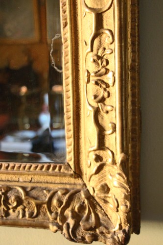 Antiquités - Miroir en bois doré, aux oiseaux et dauphins, vers 1720