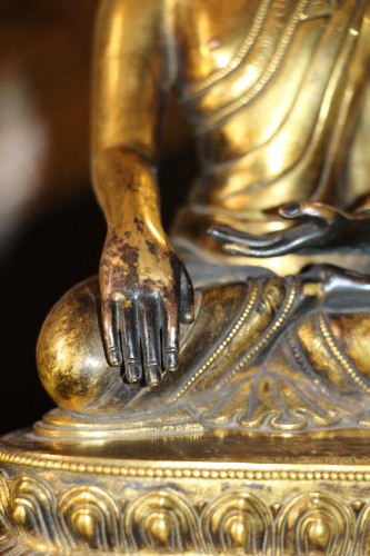 Bouddha en bronze doré "les mudrà", Chine fin XVIIIe début XIXe - Didascalies