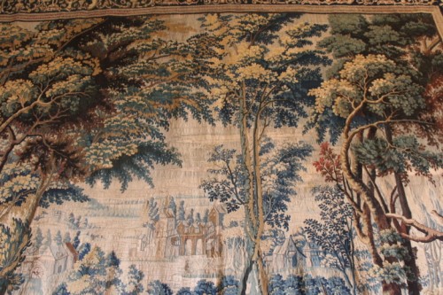 Verdure animée de personnages et architectures - Tapisserie d'Aubusson fin du XVIIe siècle - Didascalies