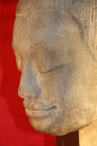 Tête de Bouddha en pierre volcanique, Art Khmer XVIe-XVIIIe siècle - 