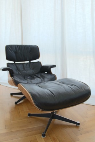 Fauteuil lounge chair et son ottoman, Charles et Ray Eames, Fabricant Herman Miller, - Sièges Style Années 50-60