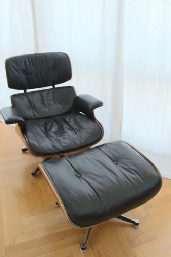 Sièges Fauteuil & Bergère - Fauteuil lounge chair et son ottoman, Charles et Ray Eames, Fabricant Herman Miller,