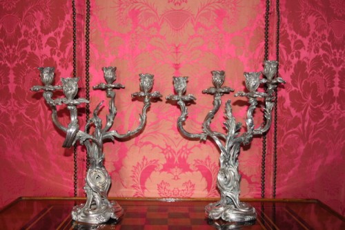 XIXe siècle - Paire de candélabres en bronze argenté, 1ere moitié du XIXe siècle