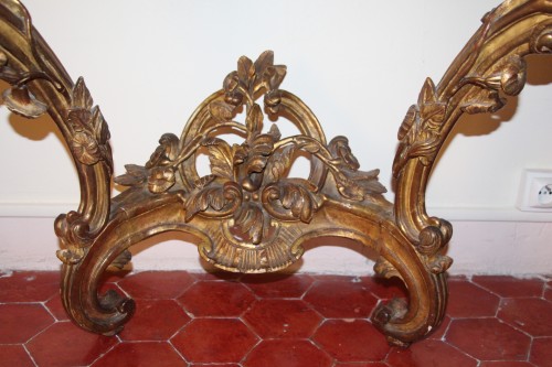 Console en bois doré, plateau de marbre, époque Louis XV - Didascalies