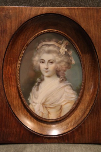 Portrait présumé de Madame Elisabeth, Miniature sur ivoire fin du XVIIIe siècle - Objets de Vitrine Style Louis XVI