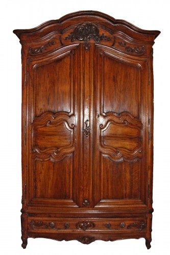 Armoire à chapeau de gendarme en noyer, époque Louis XV