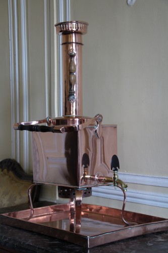 Objets de Curiosité  - Fontaine à eau chaude en cuivre, époque du Directoire, fin du XVIIIe siècle