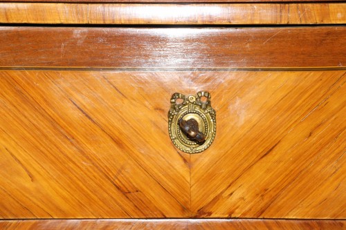 Antiquités - Commode d'entre deux en bois de placage, époque Louis XVI