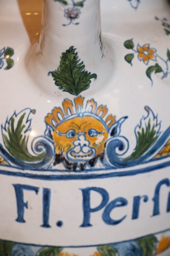 Pot à pharmacie sur piédouche - Faïence de Moustiers début XIXe - Céramiques, Porcelaines Style Empire