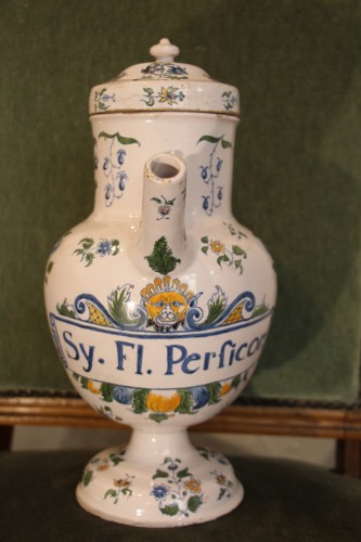 Céramiques, Porcelaines  - Pot à pharmacie sur piédouche - Faïence de Moustiers début XIXe