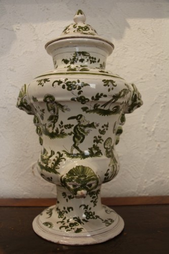 Fontaine à décor grand feu vert, Moustiers fin XVIIIe siècle - Céramiques, Porcelaines Style Directoire
