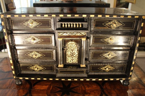 Cabinet in ebony, rosewood and ivory - Italy 17th century - Furniture Style Louis XIII