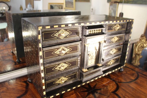 Furniture  - Cabinet in ebony, rosewood and ivory - Italy 17th century