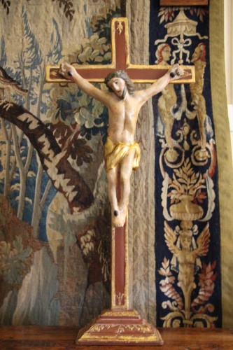 Crucifix en bois sculpté et polychrome, Italie fin XVIIIe siècle - Art sacré, objets religieux Style Louis XVI