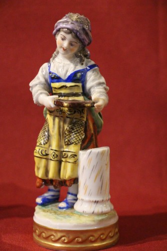 Napoléon III - Ensemble de 7 personnages en porcelaine de Saxe, XIXe siècle