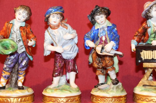 Céramiques, Porcelaines  - Ensemble de 8 personnages en porcelaine de Saxe, XIXe siècle