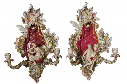 Grande paire d'appliques en porcelaine de Saxe de style rocaille, XIXe siècle