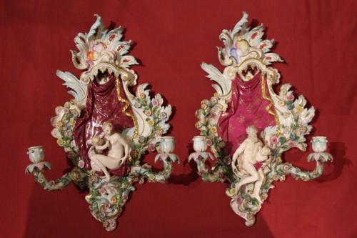 XIXe siècle - Grande paire d'appliques en porcelaine de Saxe de style rocaille, XIXe siècle