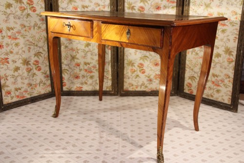 Writing table Louis XV stamped Pierre BONNEMAIN - Furniture Style Louis XV