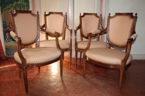 Sièges Fauteuil & Bergère - Suite de quatre fauteuils à dossier en écusson d'époque Louis XVI